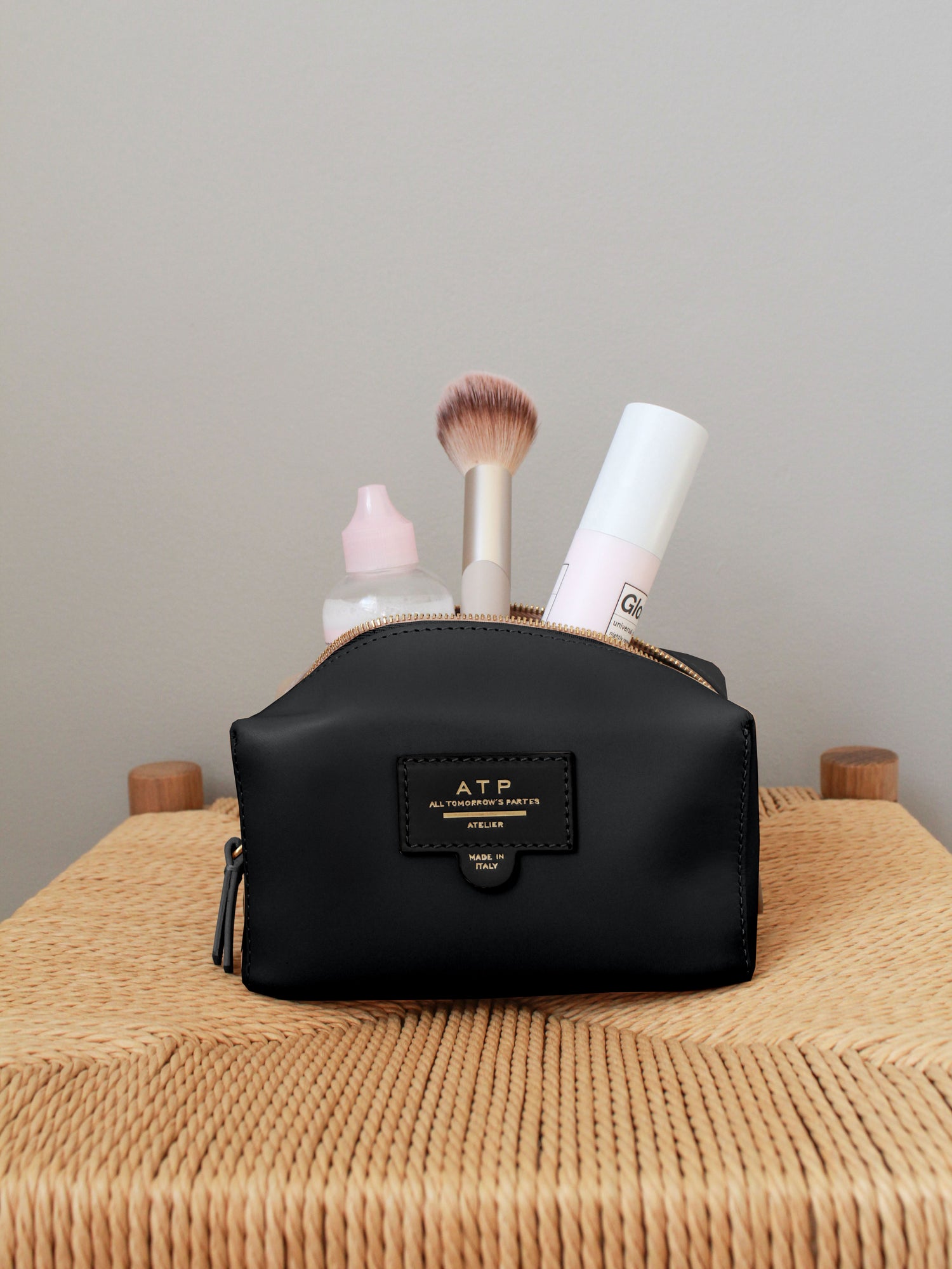Capanne Black Leather Beauty Bag