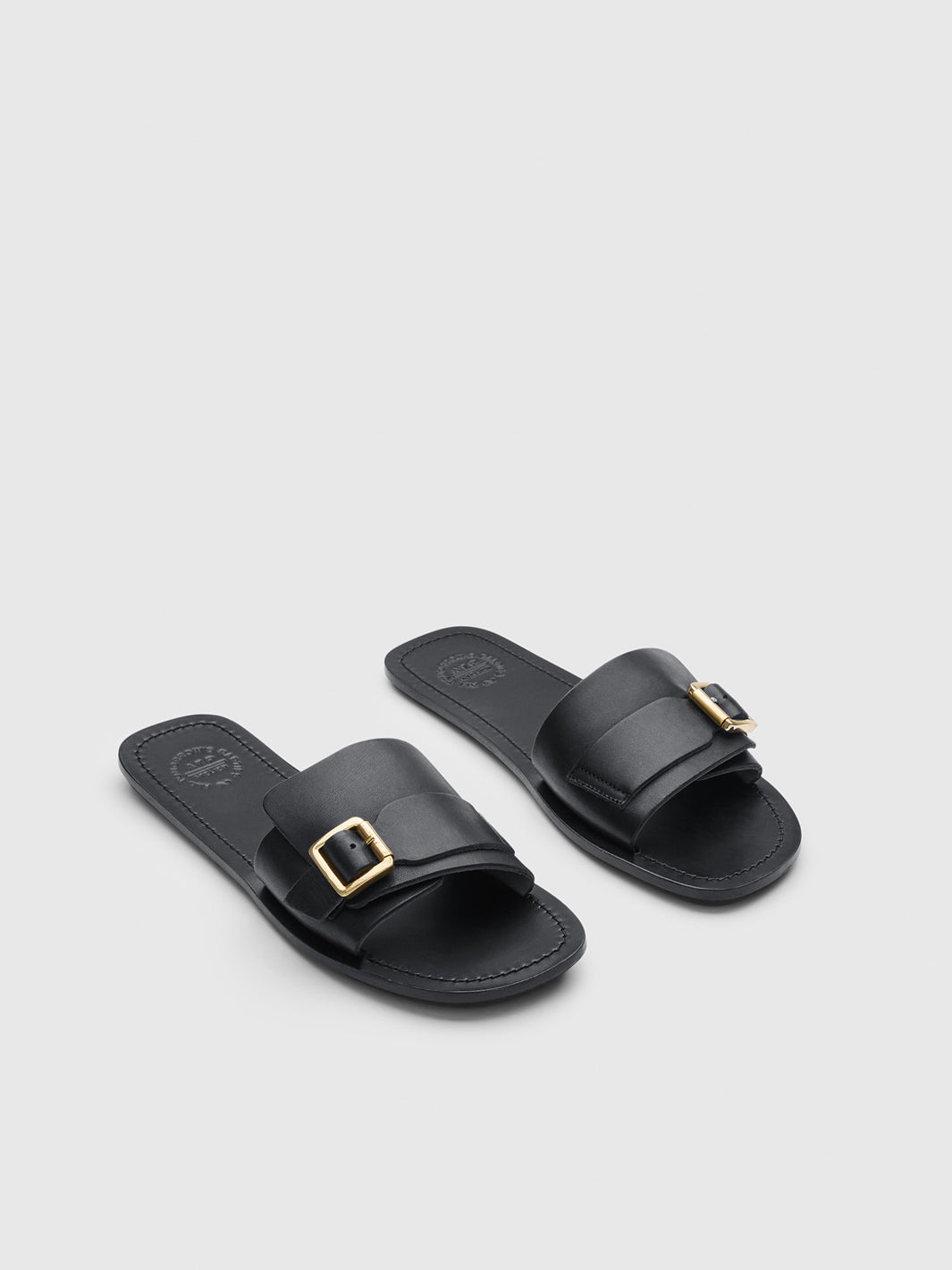 Velturno Black Leather Flat sandals