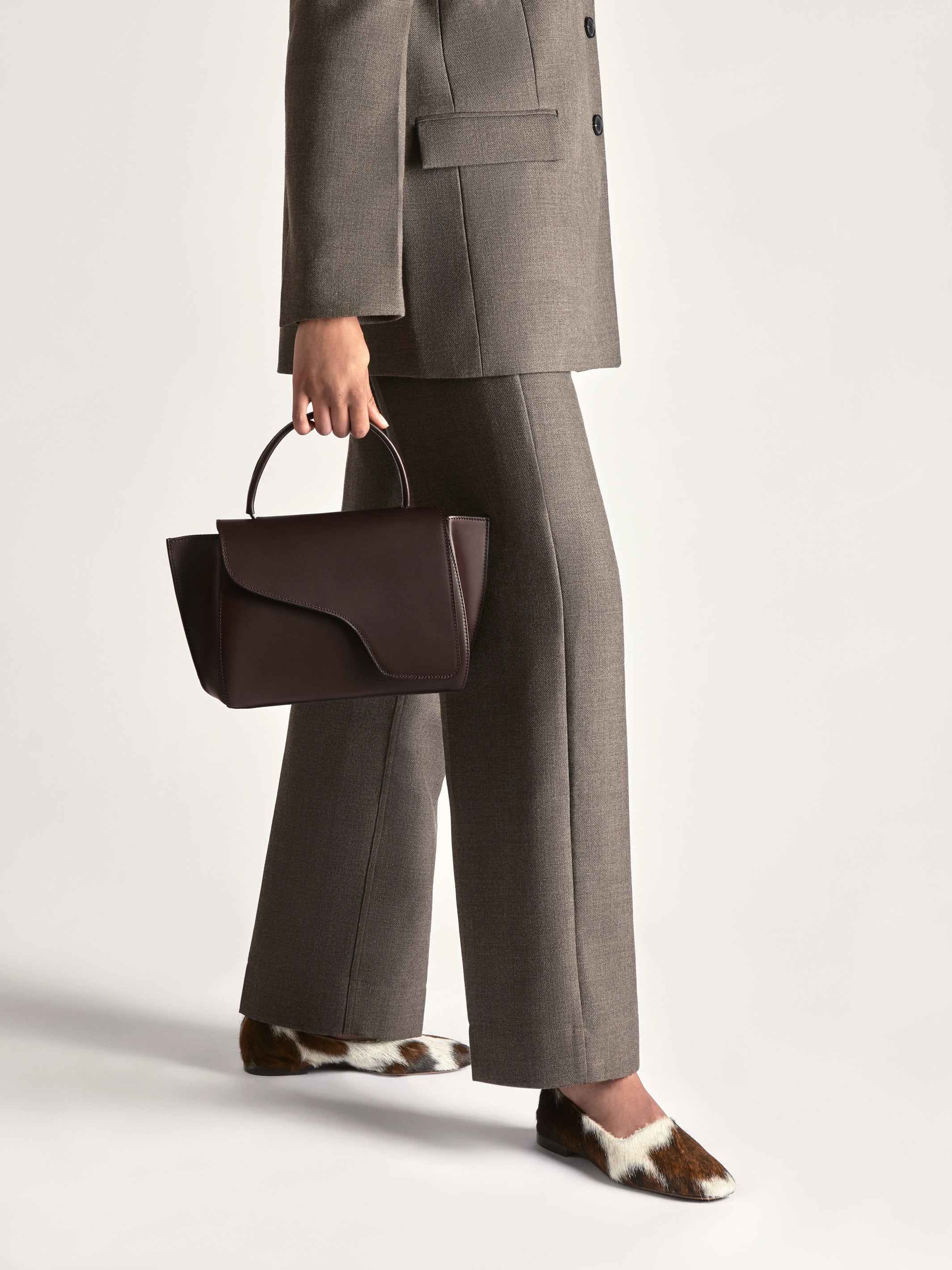 アトリエgg＊ボアバッグ Arezzo Walnut Leather Handbag | ATP Atelier | Official Site