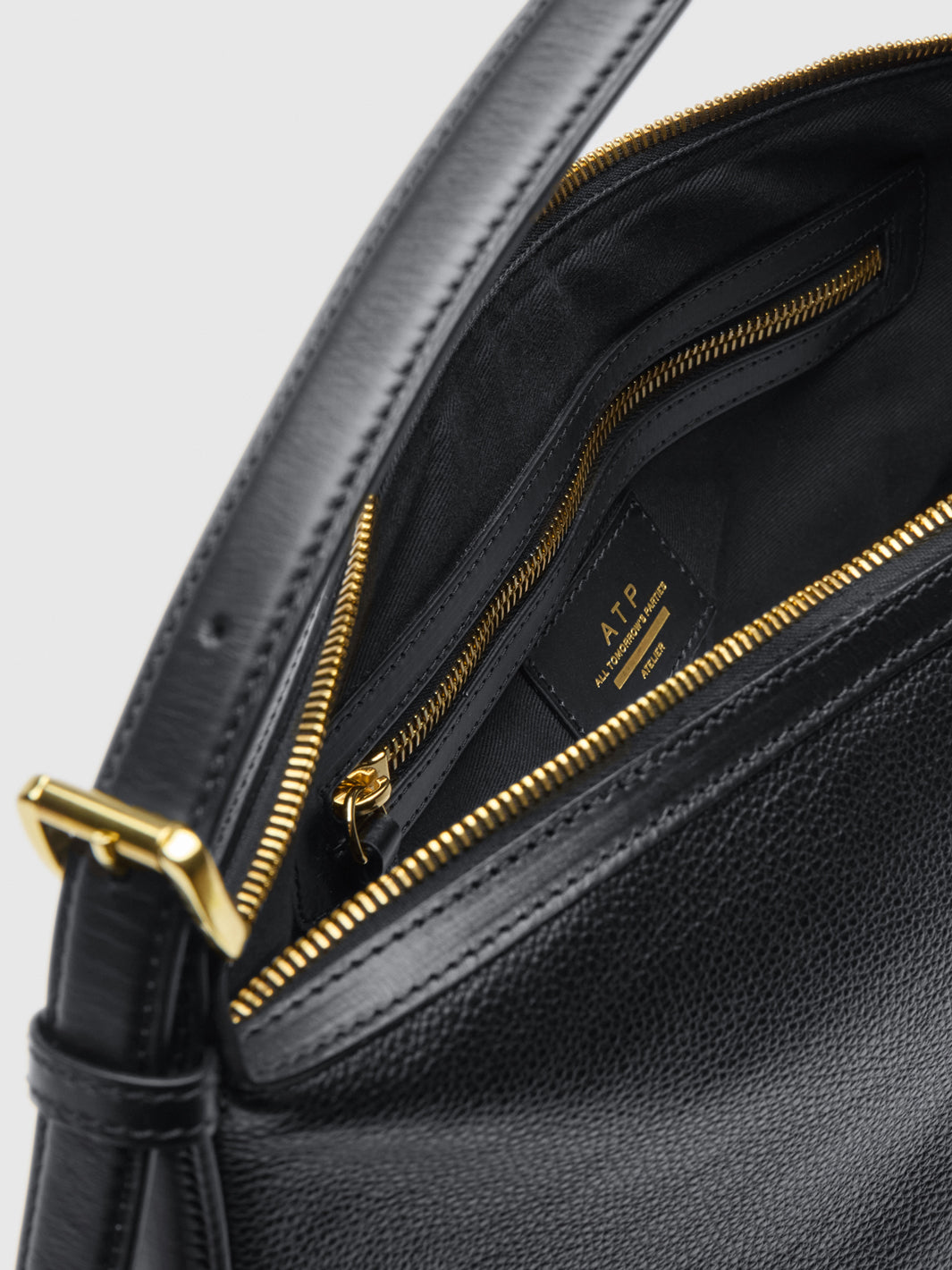 Castellare Black Grained Leather Shoulder bag