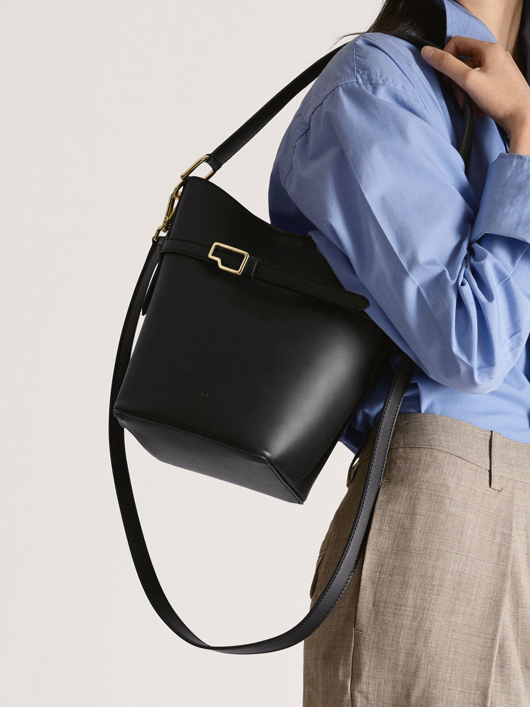 Cremella Black Leather Bucket bag