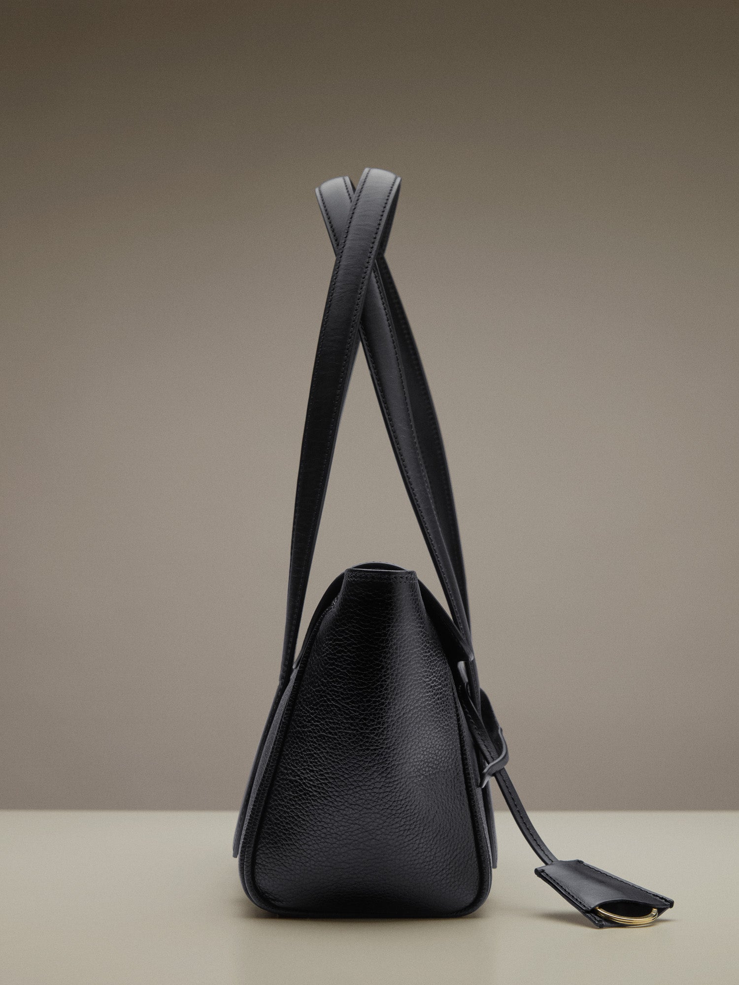 Eira Black Grained Leather Shoulder bag