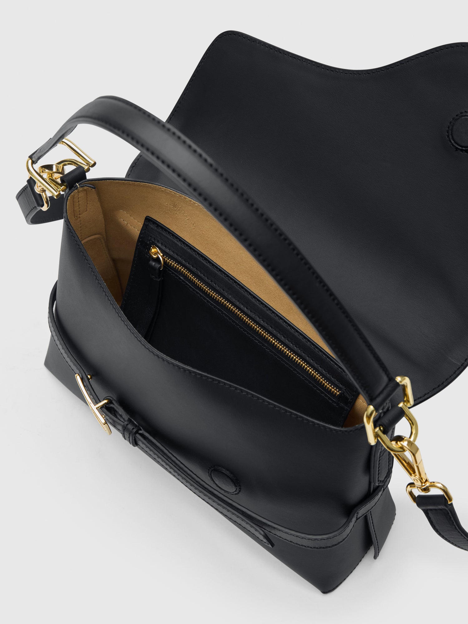 Lierna Black Leather Shoulder bag