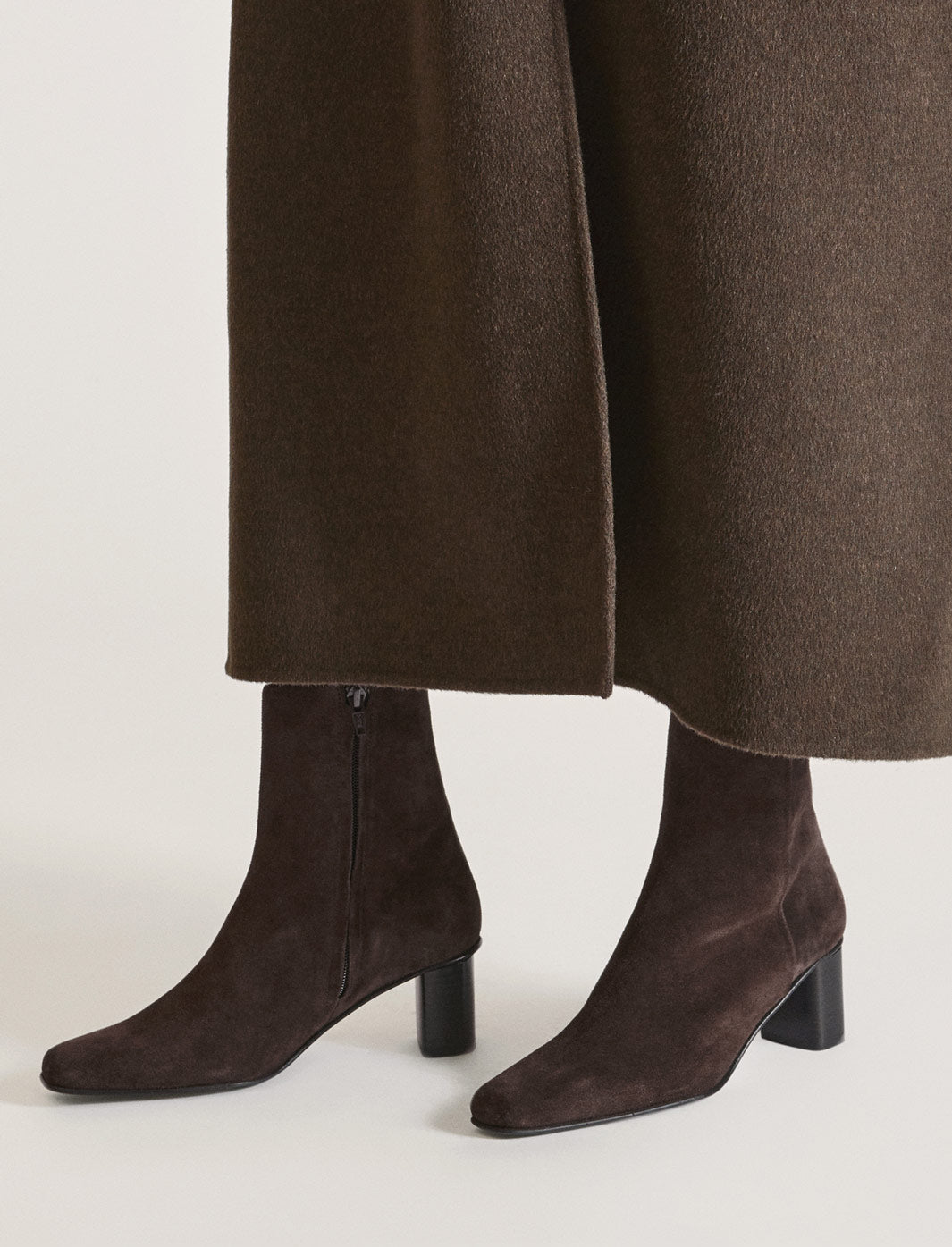 Atout – アトゥ（ポーランド） Praia Walnut Suede Ankle boots | ATP Atelier | Official Site