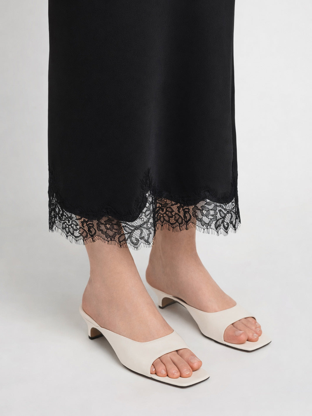 Tavenna Linen Nappa Kitten heels