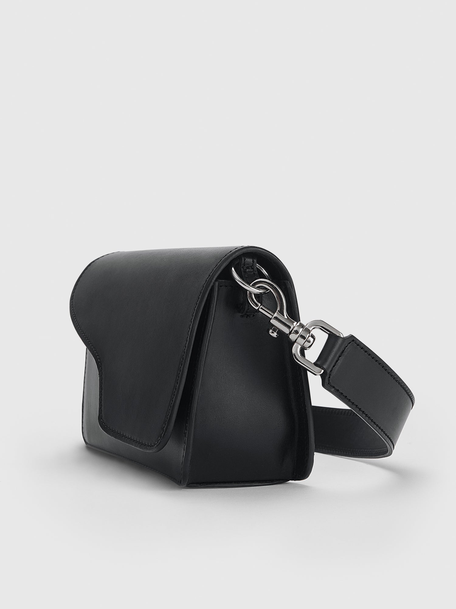 Corsina Black Leather Shoulder bag