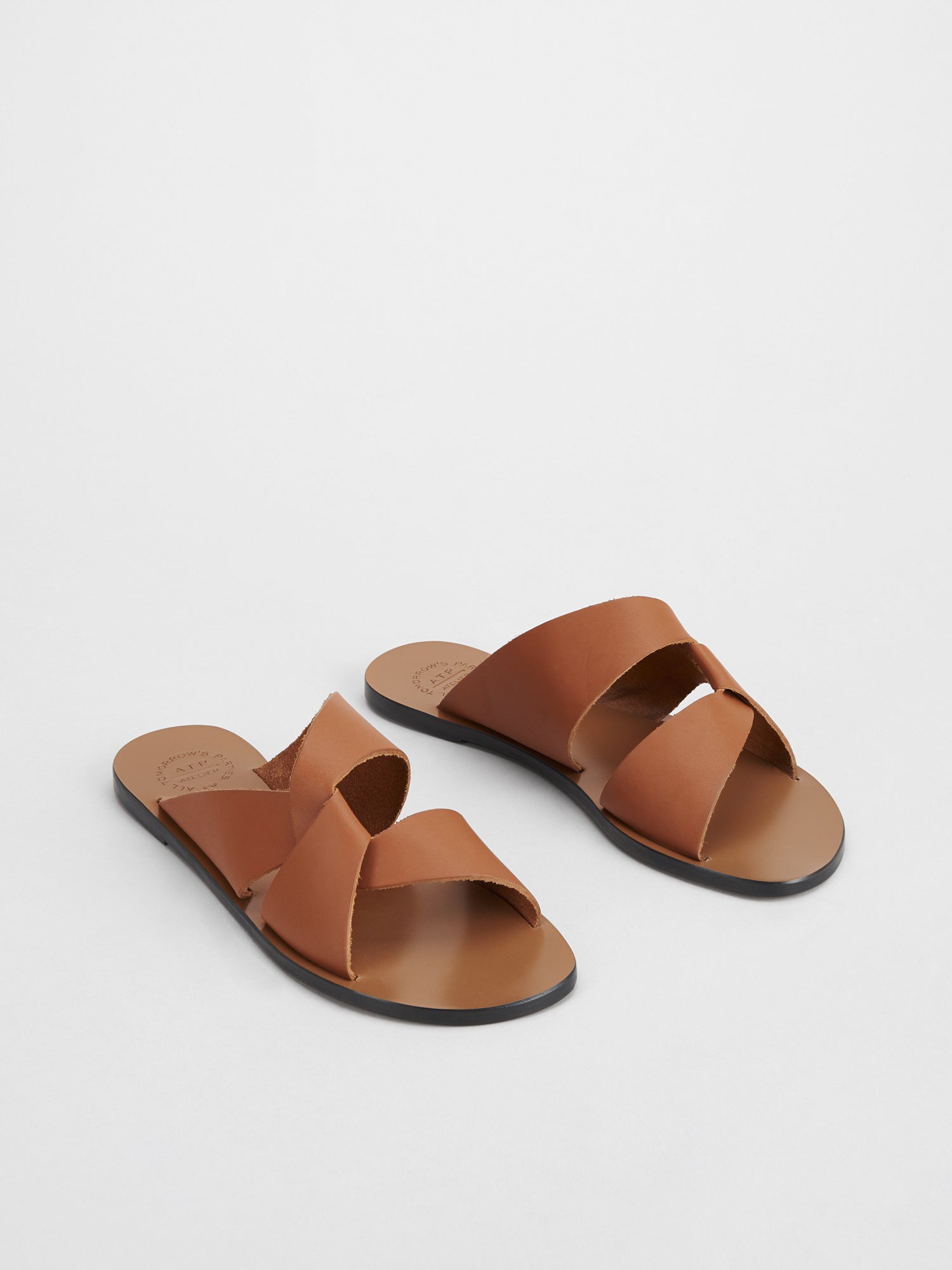 Allai Brandy Leather Flat sandals