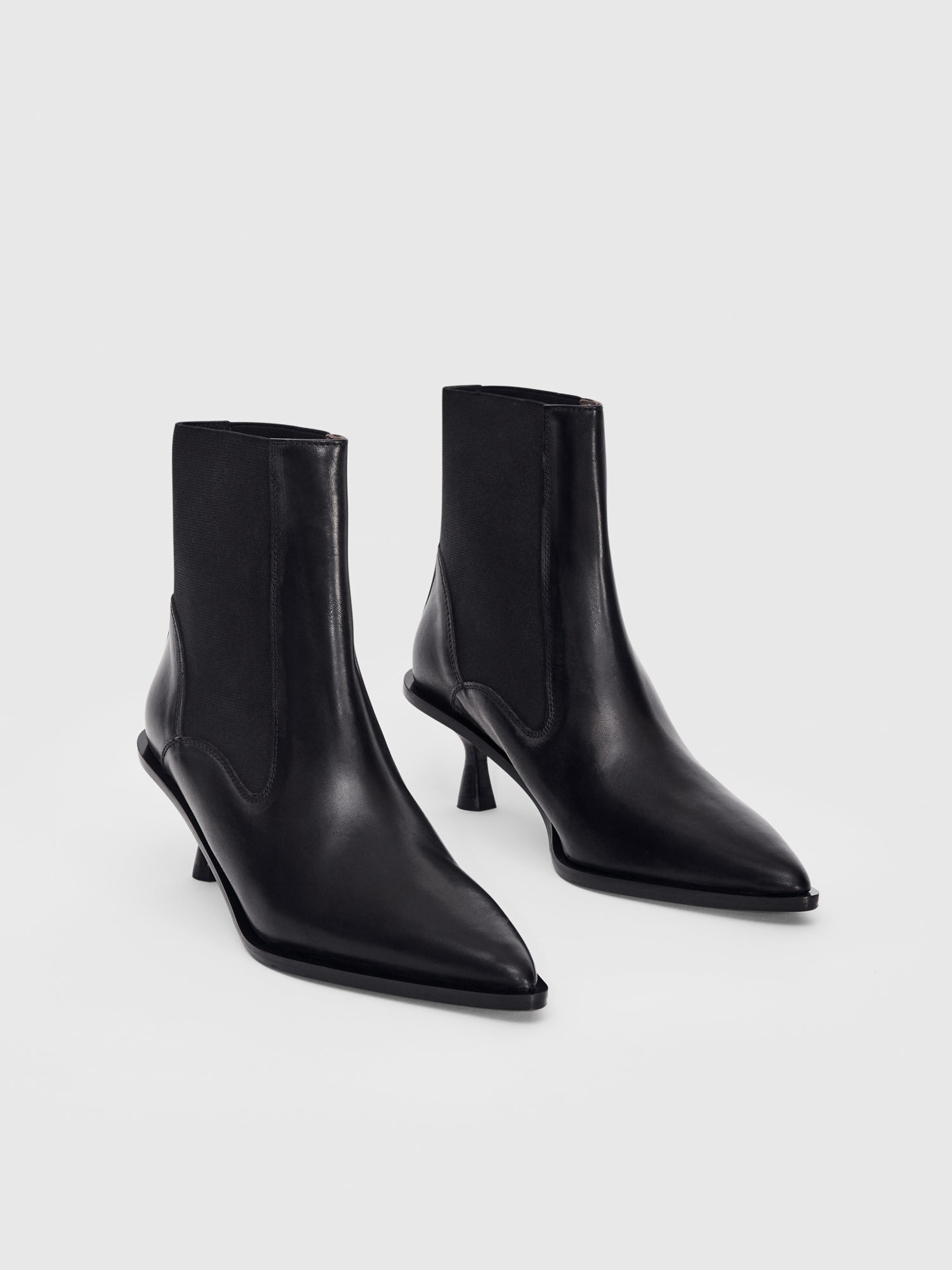 Trino Black Leather Ankle boots